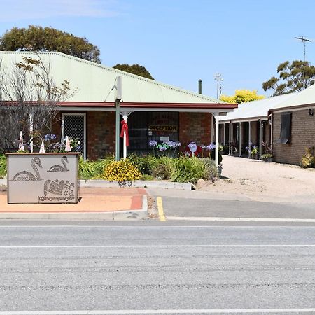 Lake Albert Motel Meningie エクステリア 写真