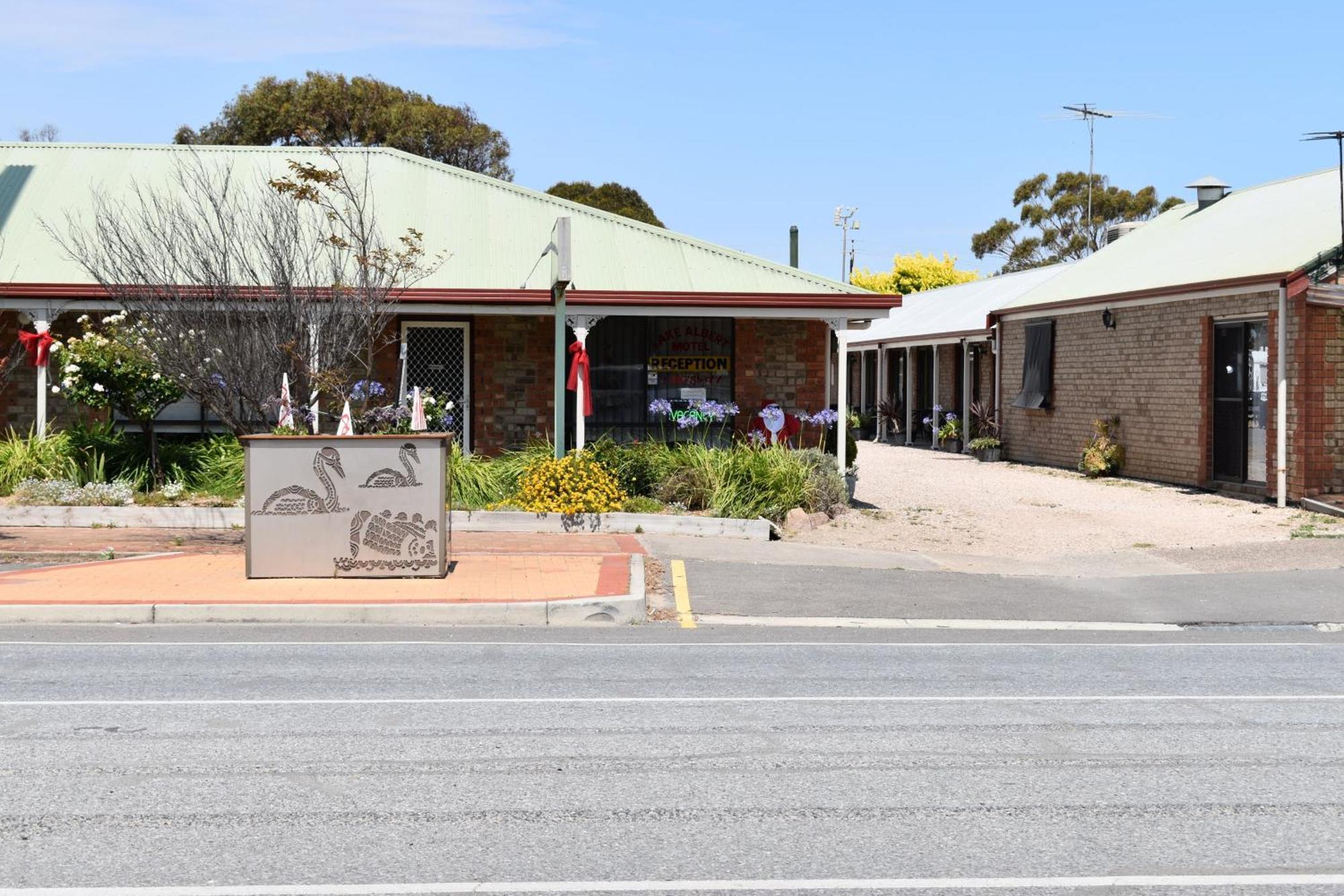 Lake Albert Motel Meningie エクステリア 写真